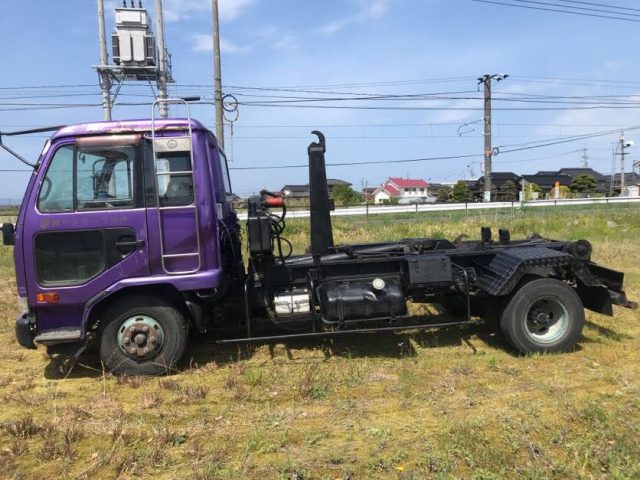 ニッサン ディーゼル 脱着装置付コンテナ専用車 KC-MK211EHを買取ました!