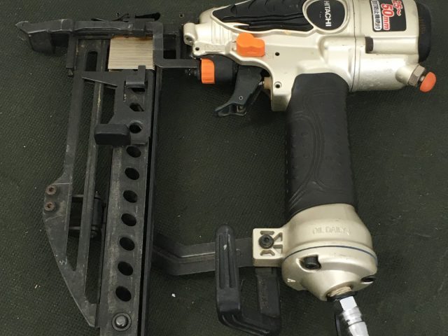 日立工機 HITACHI フロア用タッカー N5004MFを買取りました!